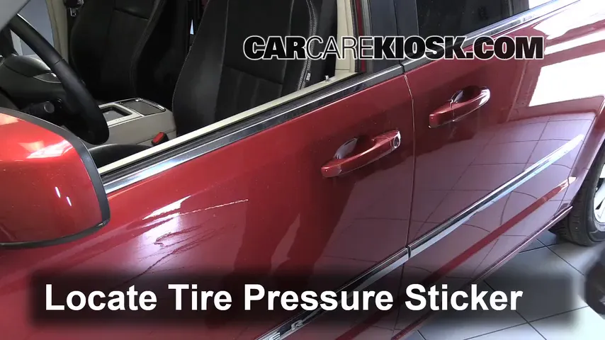 2013 Chrysler Town and Country Touring 3.6L V6 FlexFuel Tires & Wheels Check Tire Pressure